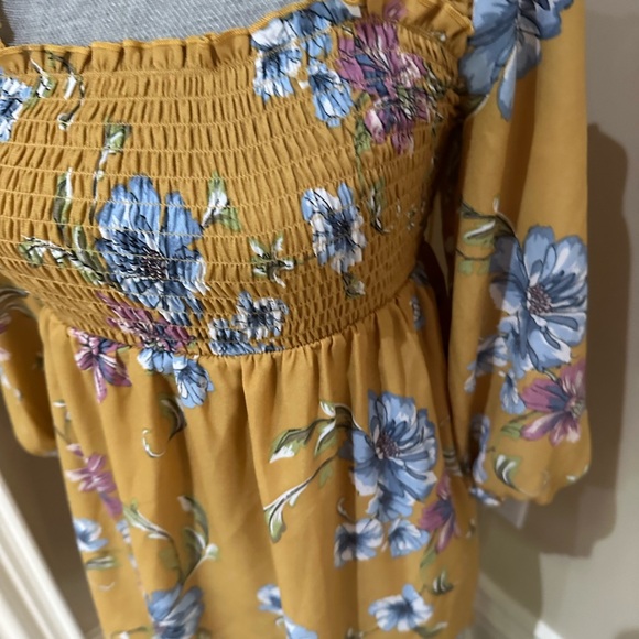 Beautiful Yellow Summer Dress - Picture 2 of 4